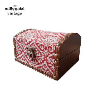 (Category: ) located in . Submitted by millennialmeetsvintage (Listing ID 1430495448, Image 1). Description: .