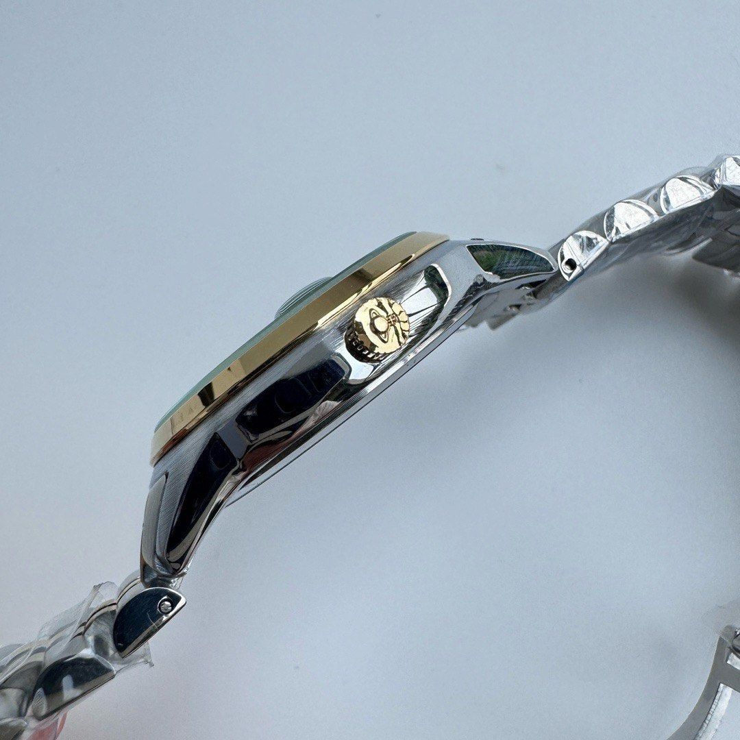 Vivienne Westwood Time Machine Watch, Women's Fashion, Watches ...