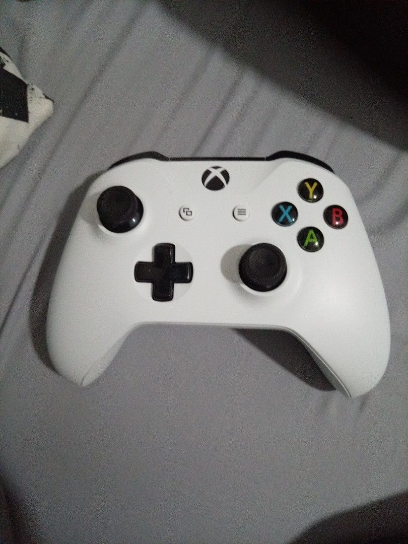 Xbox Wireless Controller - White, Video Gaming, Gaming Accessories ...