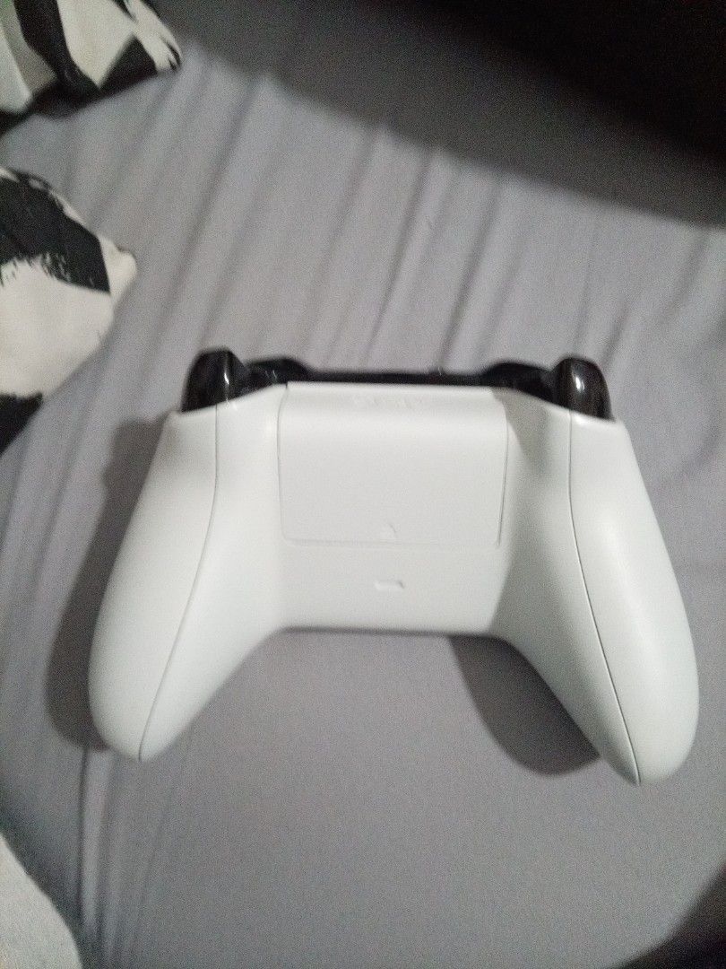 Xbox Wireless Controller - White, Video Gaming, Gaming Accessories ...