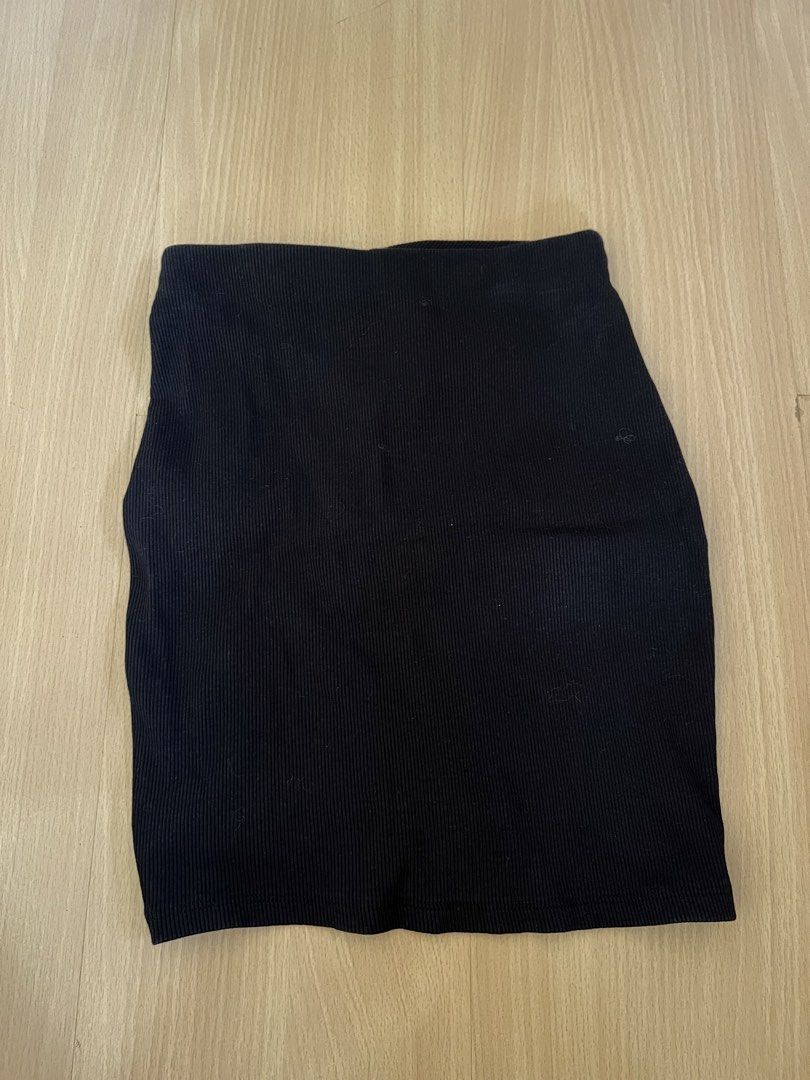 zara bandage ruched mini skirt (Category: Skirts) located in Pasig City. Submitted by joolsforsale (Listing ID 1430408715, Image 2). Description: zara bandage ruched mini skirt size s best fits xs-s frames.