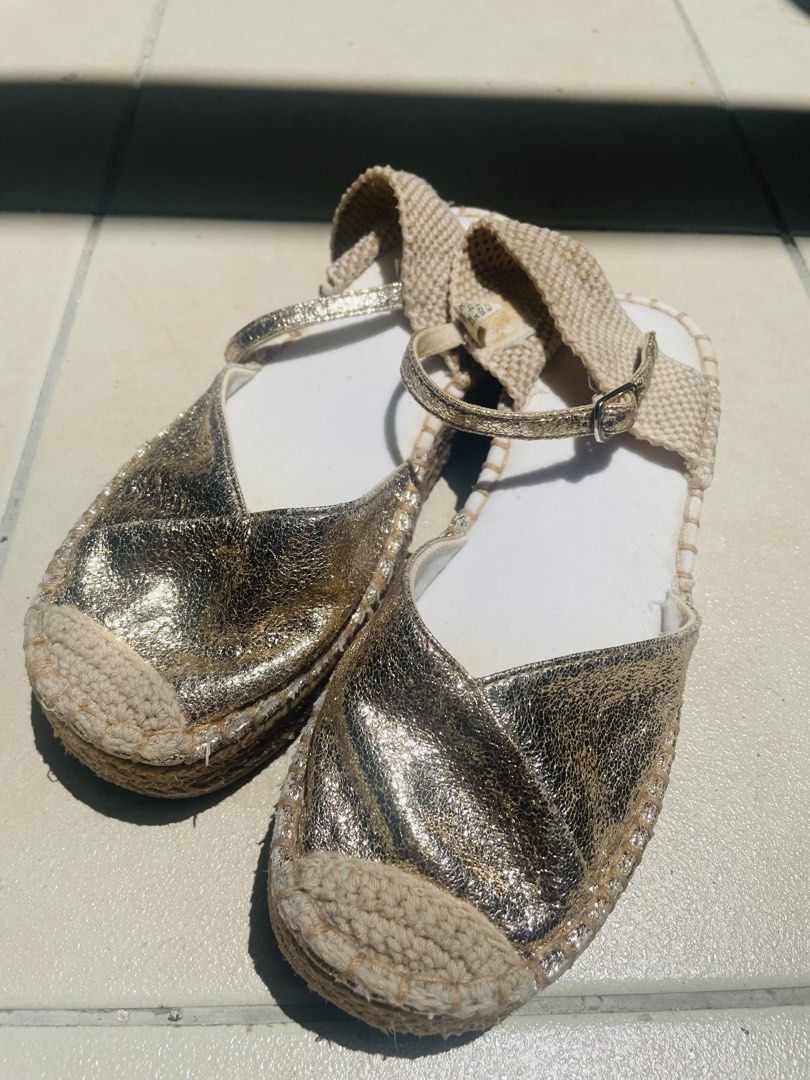 Zara Gold Espadrille Sandals (Category: Babies & Kids Fashion) located in Taguig. Submitted by bestthriftxx (Listing ID 1430444144, Image 3). Description: Size EUR 34.