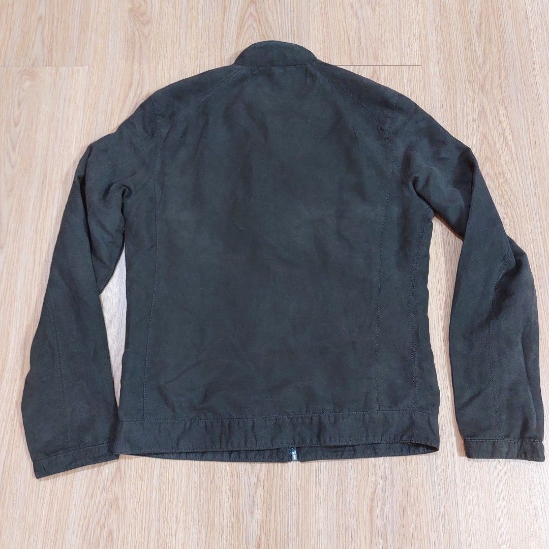 Zara Man Suede Bomber Jacket - Small (Category: Coats, Jackets and Outerwear) located in Paranaque City. Submitted by jerassic (Listing ID 1430524476, Image 2). Description: Zara Man Brown Suede Bomber Jacket P450 Size Small on tag Issue - buttons on wrist of sleeves faded metal Dimensions L - 25 in W - 20 in Location: BF Homes Parañaque Meetups: BF Parañaque, Alabang, or Las Piñas :) Shipping available via your courier of choice at your expense 