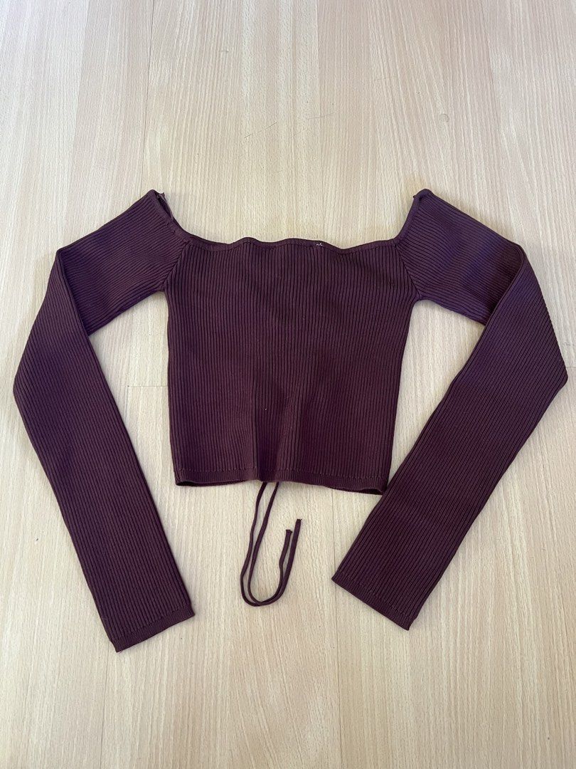 zara ribbed crop ruched long sleeve top (Category: Longsleeves) located in Pasig City. Submitted by joolsforsale (Listing ID 1430409713, Image 2). Description: zara ribbed crop ruched long sleeve top size s best fits xs-s frames.