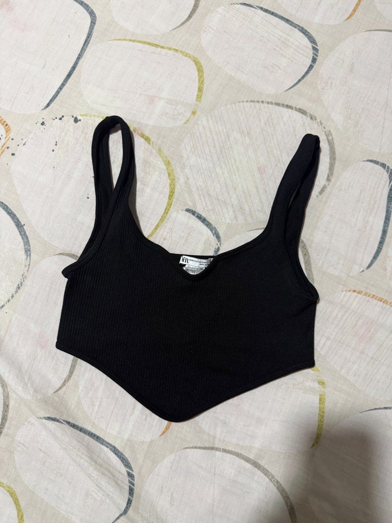Zara Sleeveless Ribbed Corset Top (Category: Sleeveless) located in Manila. Submitted by ellisells (Listing ID 1430550476, Image 1). Description: .