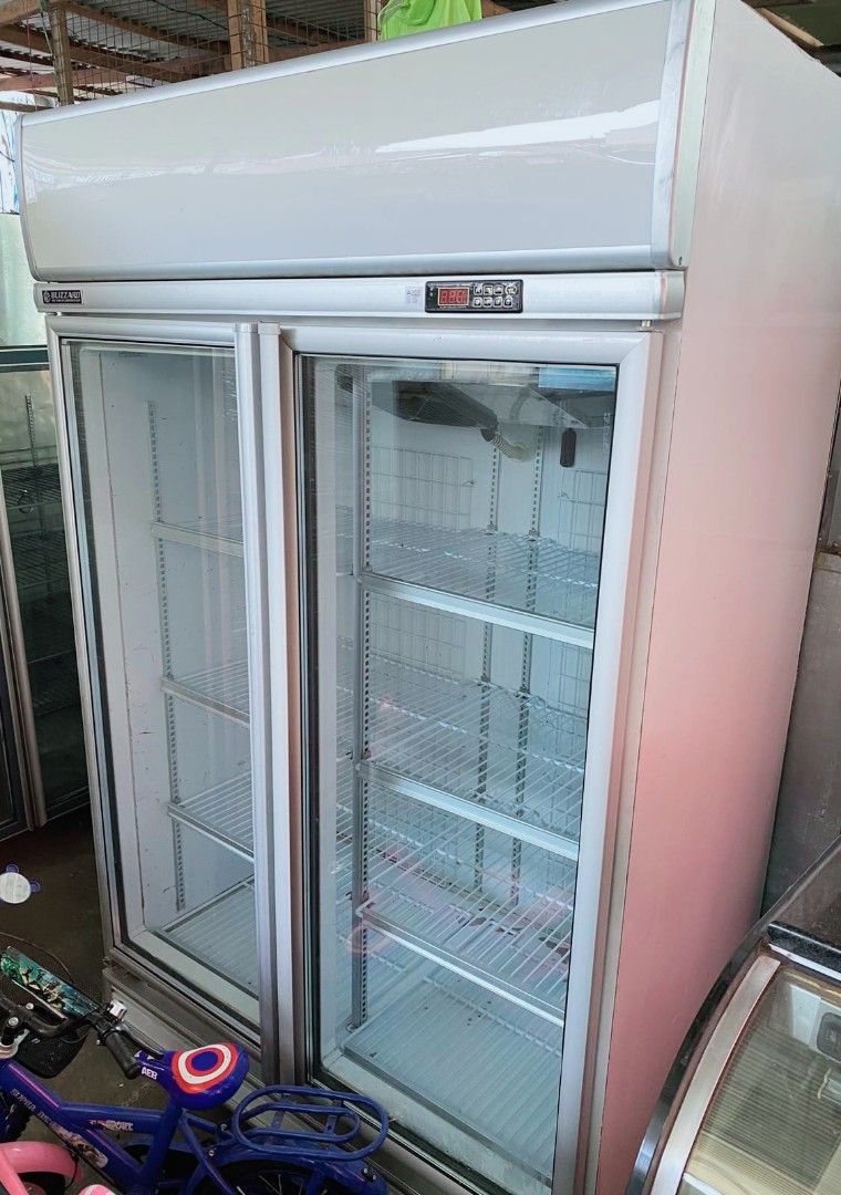 2 door glass chiller (Category: Refrigerators and Freezers) located in Manila. Submitted by manaloreia83978 (Listing ID 1430597590, Image 1). Description: 2 door glass chiller second hand good condition ready to used test to sawa for pick up only... open for viewing anytime.