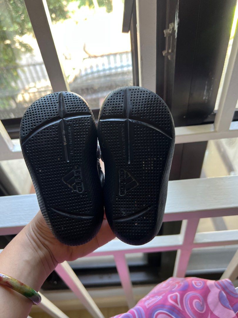 Adidas altaventure (Category: Babies & Kids Fashion) located in Manila. Submitted by darnaaaaaa (Listing ID 1430657111, Image 2). Description: Size 5k.