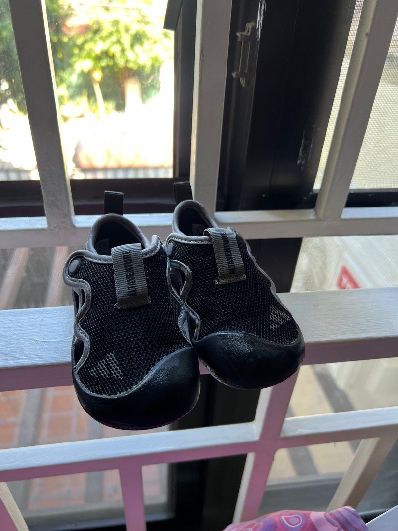 Adidas altaventure (Category: Babies & Kids Fashion) located in Manila. Submitted by darnaaaaaa (Listing ID 1430657111, Image 1). Description: Size 5k.