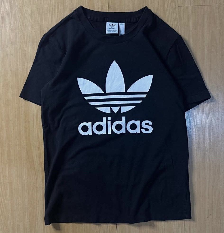 Adidas Logo T-shirt in Medium (Category: Shirts) located in Manila. Submitted by usermyx (Listing ID 1430635766, Image 1). Description: .