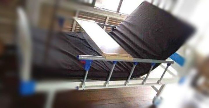 Adjustable Hospital Bed with Wheels (Category: Medical Supplies & Tools) located in Quezon City. Submitted by brightphoenix.af3fd8 (Listing ID 1430671339, Image 2). Description: DELIVERY PICK UP COMPLETE SET .