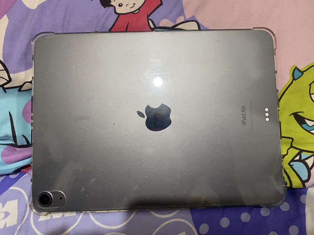 Apple iPad Air 5 (Category: iPad) located in Quezon. Submitted by katrinagale (Listing ID 1430601283, Image 3). Description: Ipad air 5 M1 256 gb No functional issue just some scratch from where the pen connects. Not i cloud locked. Inclusion Clear case and keyboard case Baseus pen Charger .