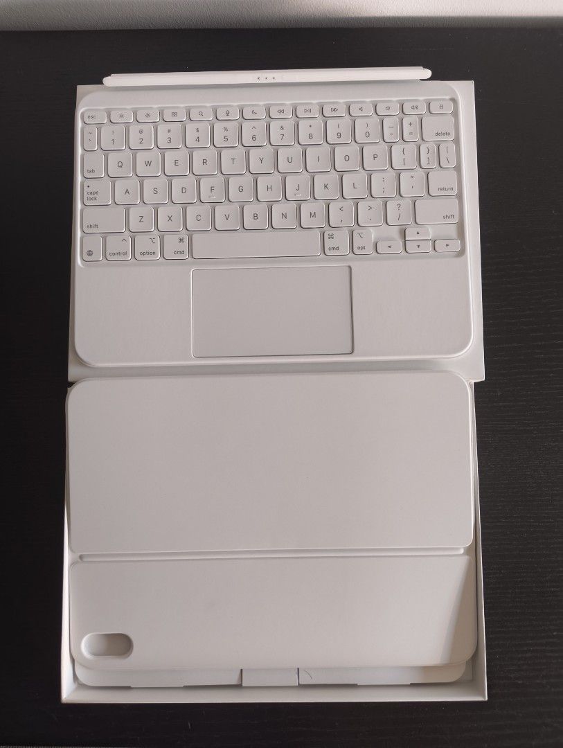 Apple iPad Magic Keyboard Folio - Brand New476143262221608960