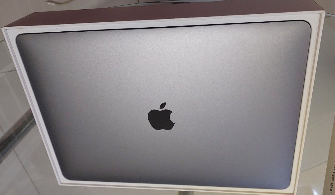 Apple MacBook Pro - Space Gray420564709756129282