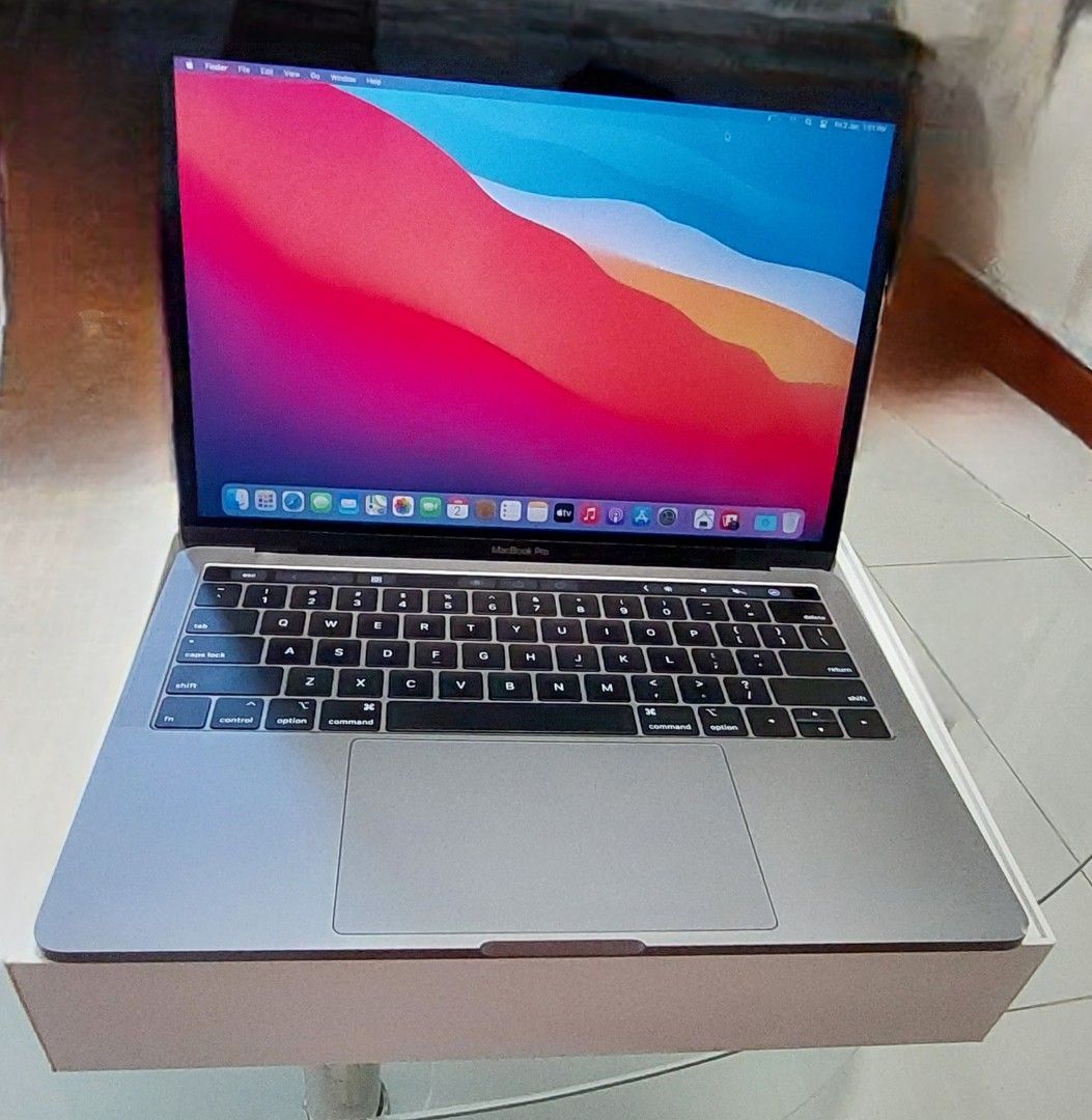 Apple MacBook Pro - Space Gray420564709756129281