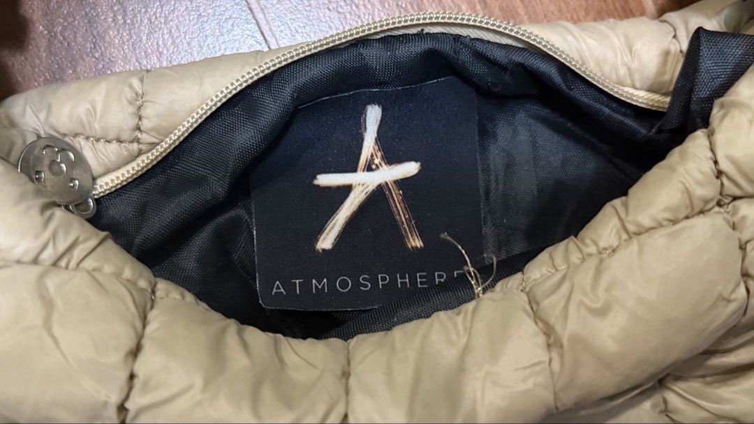 Atmosphere Puffy Small Shoulder Bag (Category: Shoulder Bags) located in San Mateo. Submitted by csilv (Listing ID 1430732121, Image 3). Description: .