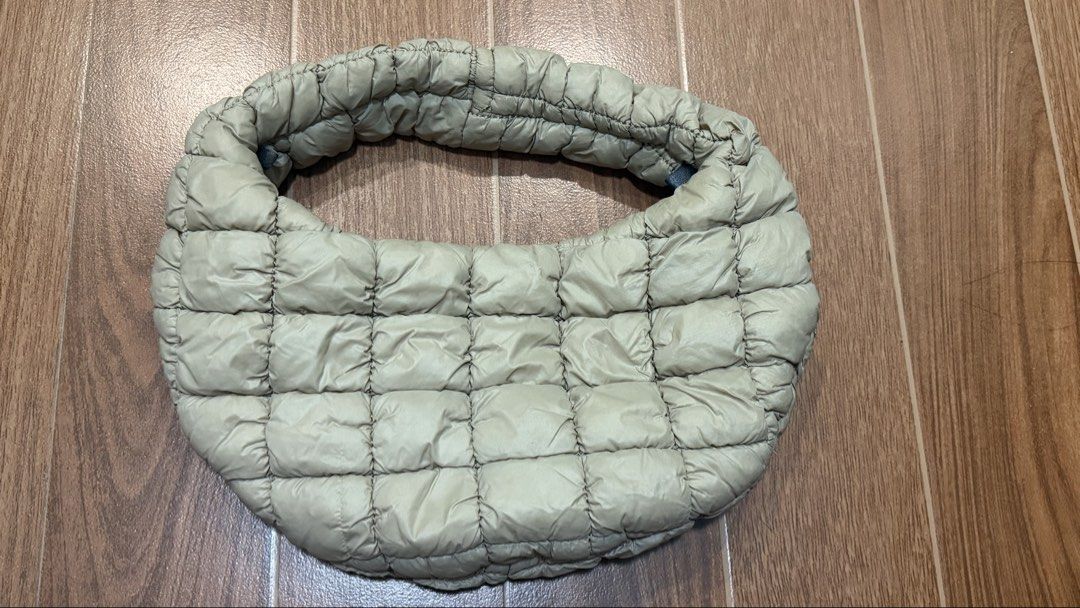 Atmosphere Puffy Small Shoulder Bag (Category: Shoulder Bags) located in San Mateo. Submitted by csilv (Listing ID 1430732121, Image 1). Description: .