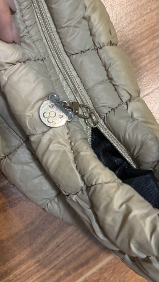 Atmosphere Puffy Small Shoulder Bag (Category: Shoulder Bags) located in San Mateo. Submitted by csilv (Listing ID 1430732121, Image 2). Description: .
