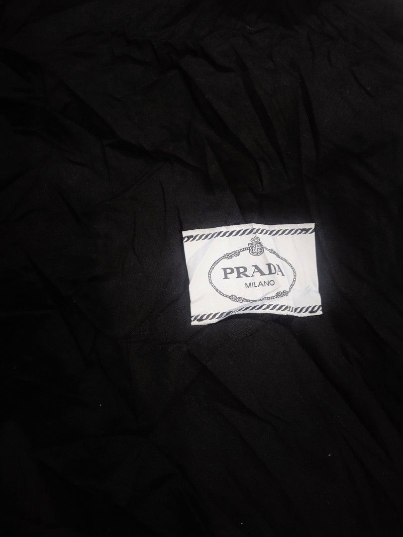Auth prada dust cover protector (Category: Luxury Accessories) located in Iloilo. Submitted by khonz (Listing ID 1430719231, Image 2). Description: with white tag.