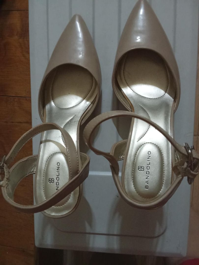 Bandolino Pointed-Toe Heels size 7M (Category: Heels) located in Quezon City. Submitted by ailey888 (Listing ID 1430719285, Image 2). Description: Elegant Bandolino heels in a neutral beige color. Features a pointed toe design with an ankle strap for added support. The heels have a comfortable insole and a moderate heel height, suitable for various occasions. Perfect for adding a touch of sophistication to any outfit. Size: 7M Color: Beige/Tan/Nu