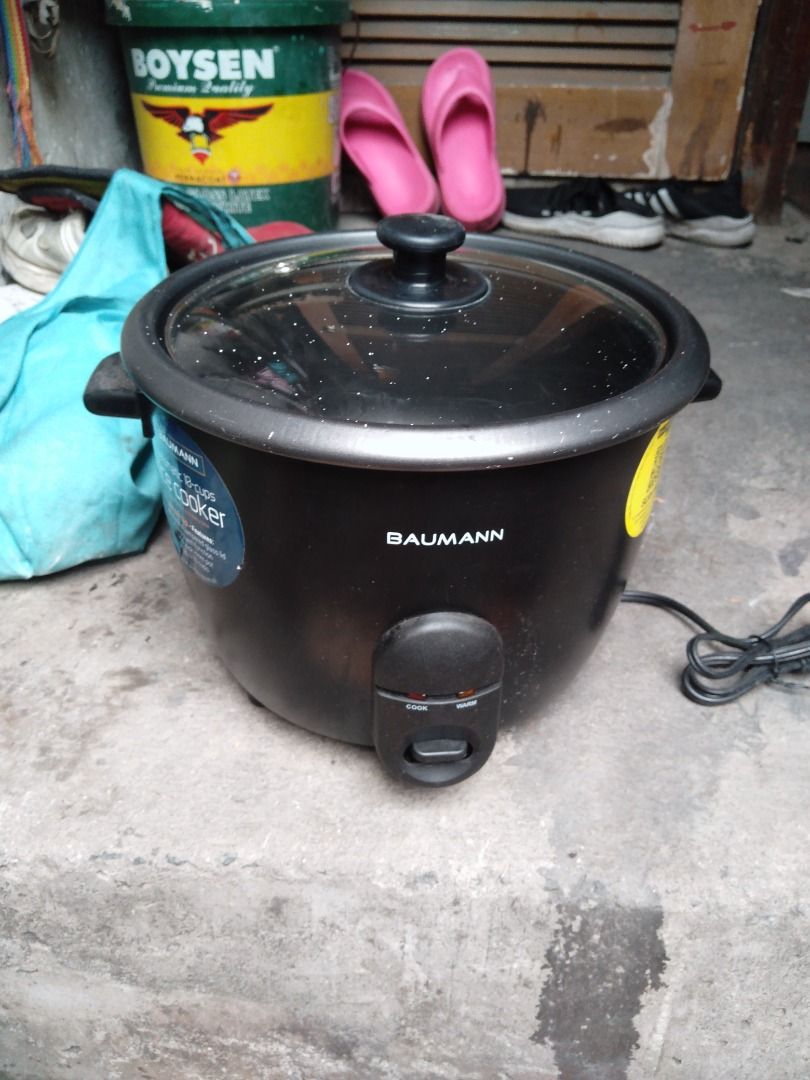 Baumann Automatic 10-Cups Rice Cooker (Category: Cookers) located in Manila. Submitted by maybonifacio (Listing ID 1430682927, Image 1). Description: Baumann automatic 10-cups rice cooker. Features a see-through tempered glass lid, keep warm function, and non-stick pot. Model BM-NFRC10. It can cook up to 10 cups of rice. Includes the power cord..