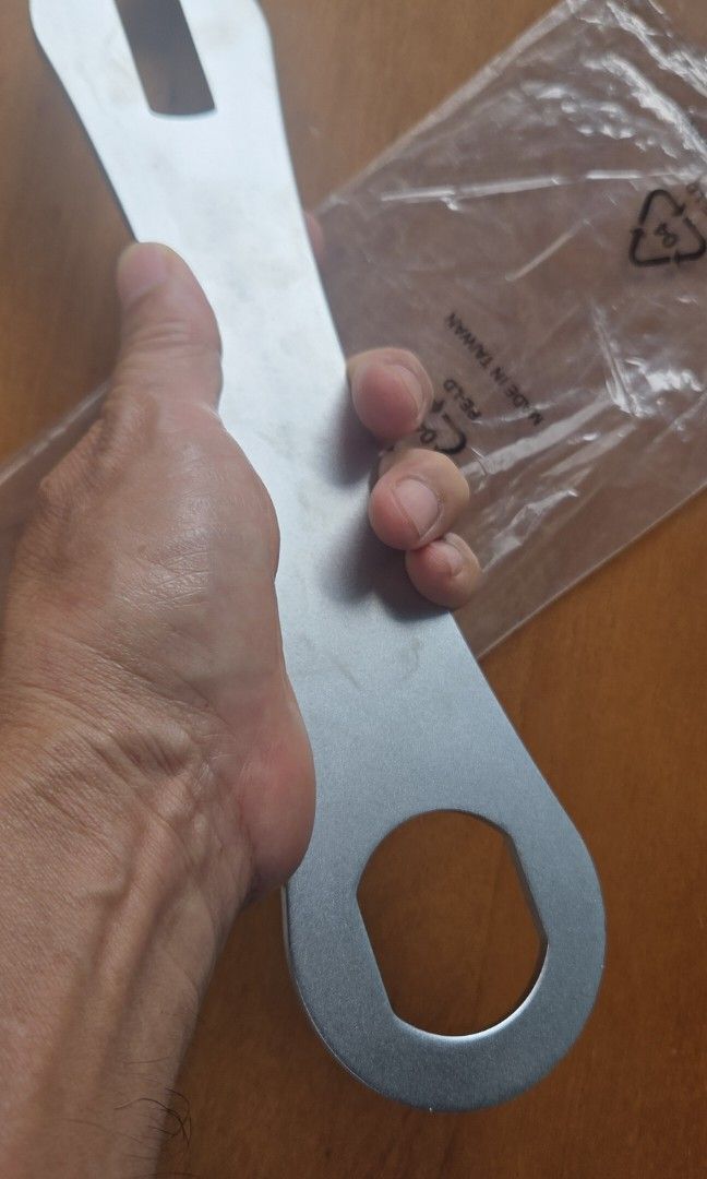 BB tool (Category: Parts & Accessories) located in Singapore. Submitted by bishancyclingnetwork (Listing ID 1430679334, Image 4). Description: Removal and installation tool for Bottom Bracket (BB). This is an old school BB tool..