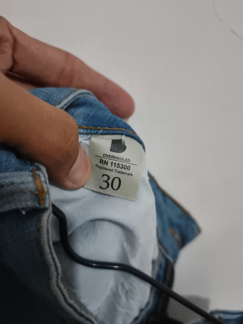 BENCH DENIM JEANS PANTS SLIM FIT SIZE 30 (Category: Jeans) located in Valenzuela. Submitted by jiforbiz (Listing ID 1430668685, Image 2). Description: BENCH DENIM OVERHAUL OJ SLIM FIT SIZE 30.