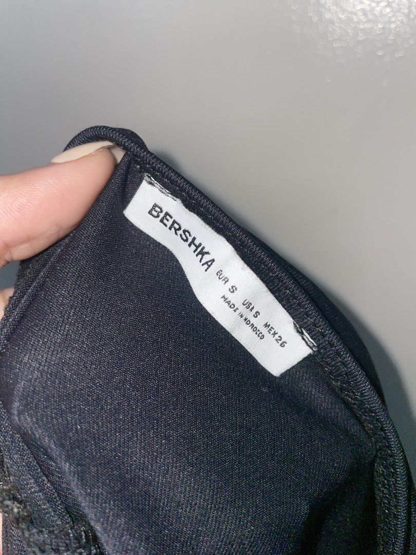 Bershka tube top (Category: Sleeveless) located in Manila. Submitted by bbiwan (Listing ID 1430740820, Image 3). Description: used 3x good top for clubs/bars adjustable strings on the front .