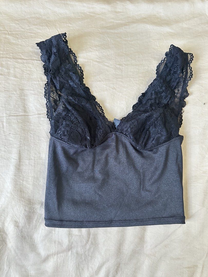 Black Lace Crop Top (Category: Others Tops) located in Paranaque City. Submitted by declutterr__ (Listing ID 1430669732, Image 1). Description: .