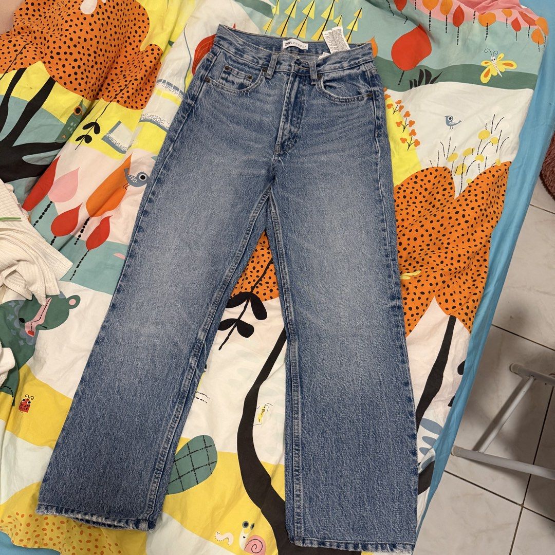 Branded Denim Jeans (23-25) (Category: Jeans) located in Cebu City. Submitted by hell0bangsie (Listing ID 1430739261, Image 1). Description: Zara, Bershka, Stradivarius Denim Jeans Size 23-25 waist 500 each.