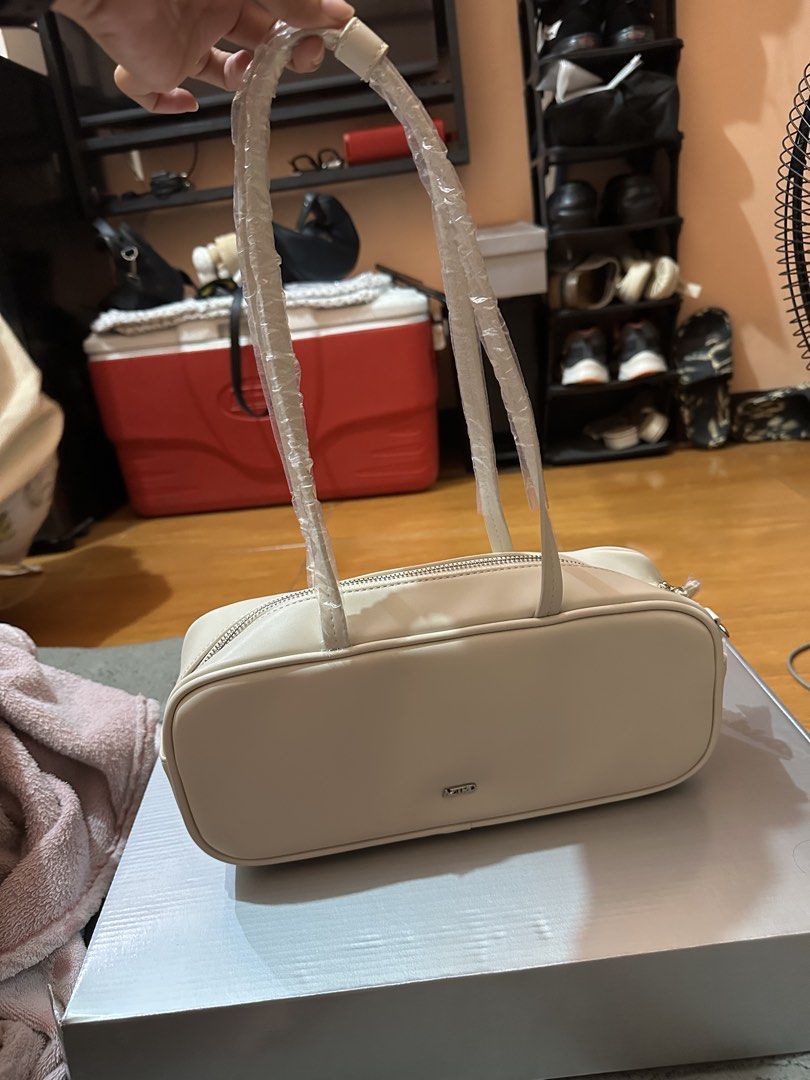Brandnew Aztrid Bag (Category: Shoulder Bags) located in Cavite. Submitted by raqylight (Listing ID 1430663087, Image 1). Description: .