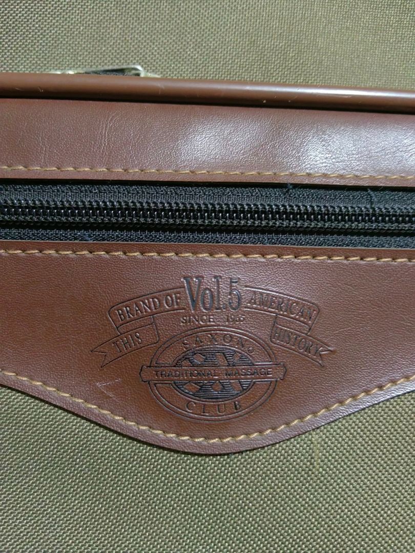 Business Bag (Category: Laptop Bags & Sleeves) located in Cebu City. Submitted by dudes_villanueva (Listing ID 1430719021, Image 3). Description: Business Bag In good condition Brand: SAXON Measurement: L18xW5xH12.75 inches.