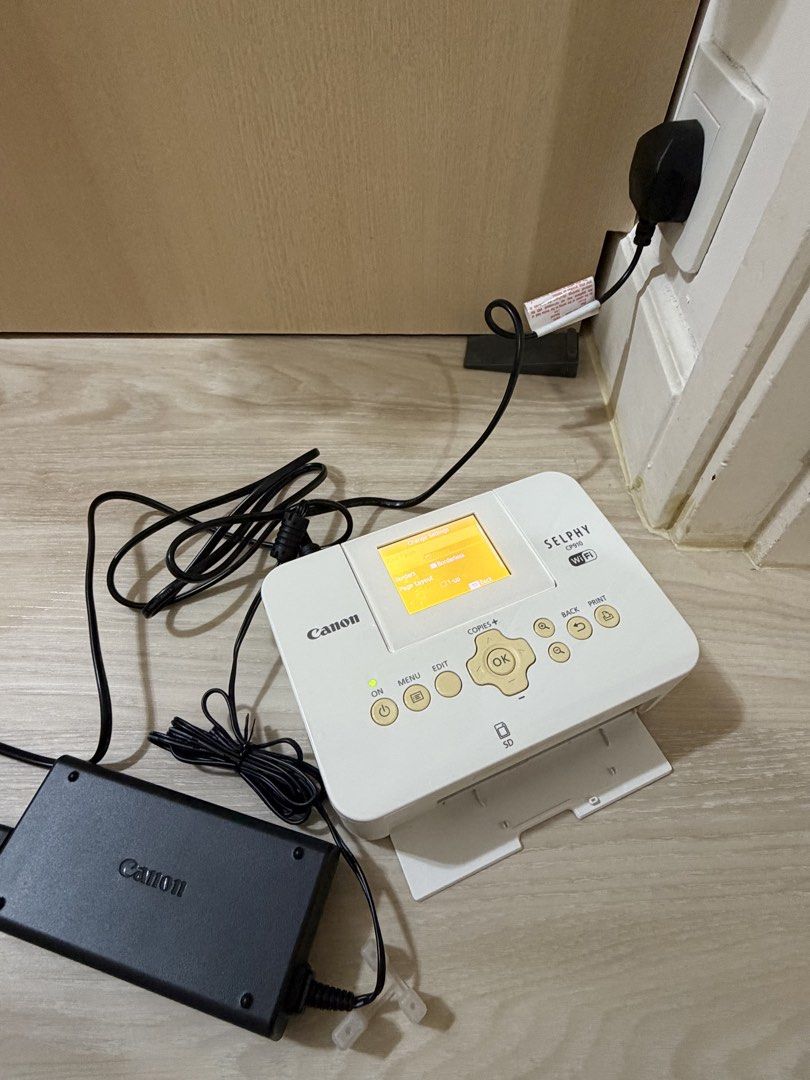 Canon SELPHY CP910 (with ink) 佳能小型相片打印機 (附色帶) (已停產) （分類：打印機及影印機）位於 Hong Kong。 由 chloemak_ 提交（商品編號 1430716047，圖片 3）。簡介： https://www.canon.com.hk/tc/product/catalog/productItemDetails.do?prrfnbr=200765 SELPHY CP910 compact photo printer features a new AirPrint and Wi-Fi Printing function for wireless printing of images from digital cameras, smart devices and computers. Combining a slim body design with simple operation, SELPHY CP910 incorporated wi