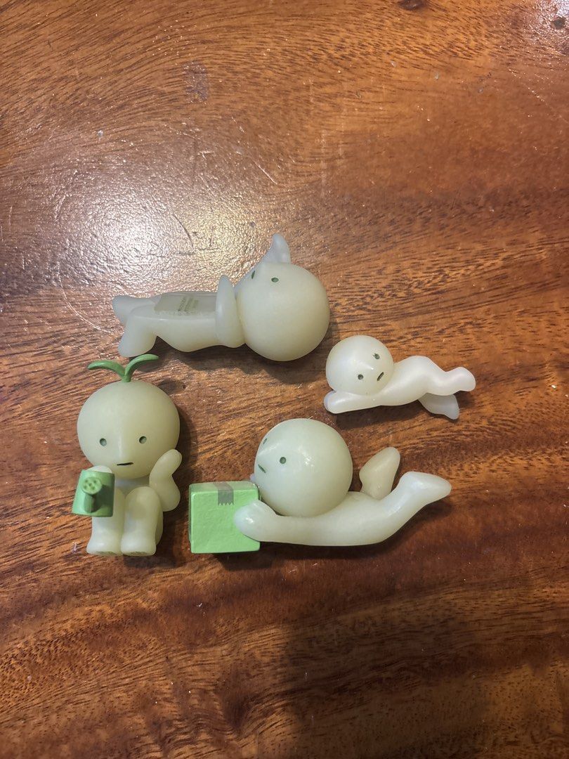 CHEAP SMISKI figures hippers zipperbite (Category: Designer & Blind Box Toys) located in Singapore. Submitted by taiyakiez (Listing ID 1430736790, Image 1). Description: 1) moving series falling, catching box: $8 2) sunday series gardening, watering plants: $10 sold 3) smiski hanging on / falling zipperbite: $8 4) smiski looking out / over hipper: $9 mailing and meetups ok! i can meet at more mrt stops than whats listed below.