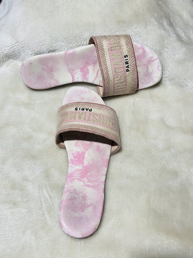 Christian dior Flats Size 38 or 24 cm (Category: Baby Monitors) located in Mandaue City. Submitted by chuchi152615 (Listing ID 1430705880, Image 3). Description: needs spa or cleaning.