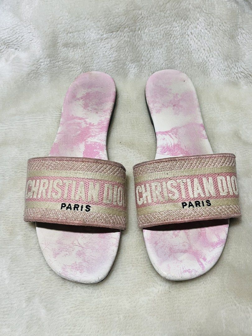 Christian dior Flats Size 38 or 24 cm (Category: Baby Monitors) located in Mandaue City. Submitted by chuchi152615 (Listing ID 1430705880, Image 2). Description: needs spa or cleaning.