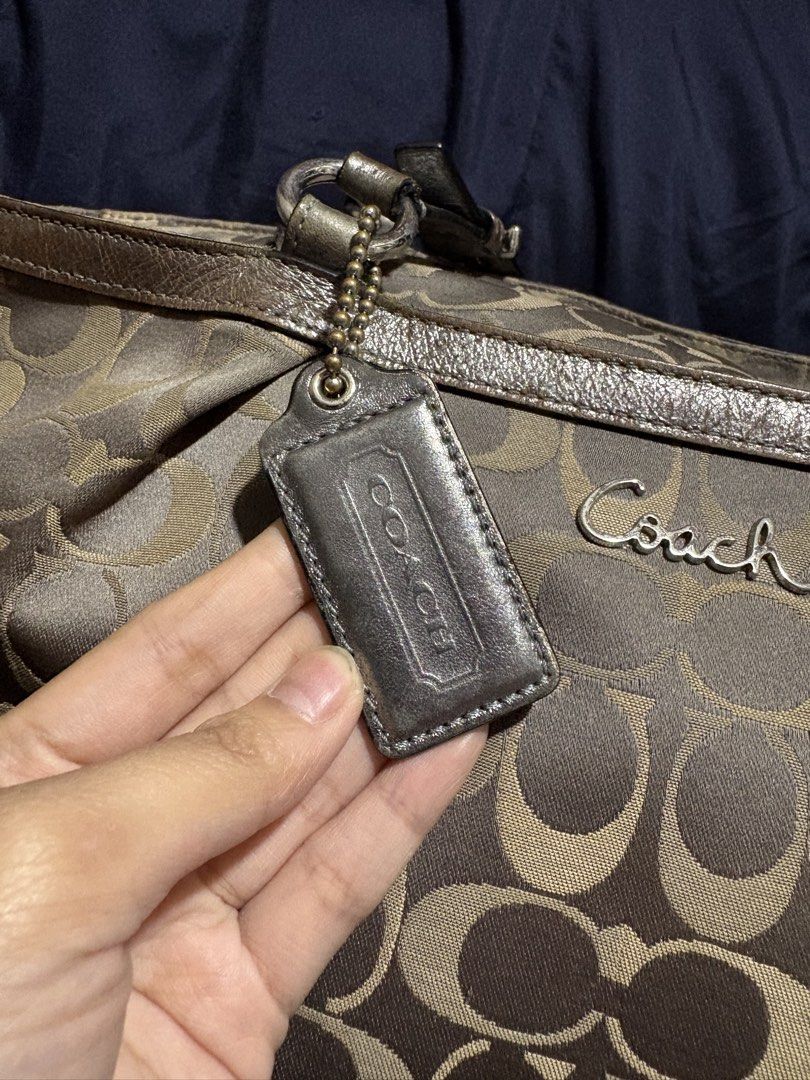COACH SIGNATURE TOTE BAG (Category: Luxury Bags & Wallets) located in Manila. Submitted by _noname.shop (Listing ID 1430702667, Image 2). Description: Brand: Coach Color: Light brown and brown Style: shoulder bag, tote bag Mode of Payment: Maya BDO Maribank Mode of Delivery: Standard - J&T Express Same Day - Grab Express/ Lalamove (shouldered by the buyer).