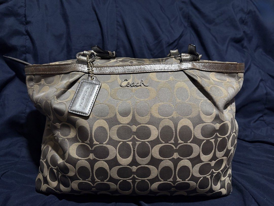 COACH SIGNATURE TOTE BAG (Category: Luxury Bags & Wallets) located in Manila. Submitted by _noname.shop (Listing ID 1430702667, Image 1). Description: Brand: Coach Color: Light brown and brown Style: shoulder bag, tote bag Mode of Payment: Maya BDO Maribank Mode of Delivery: Standard - J&T Express Same Day - Grab Express/ Lalamove (shouldered by the buyer).
