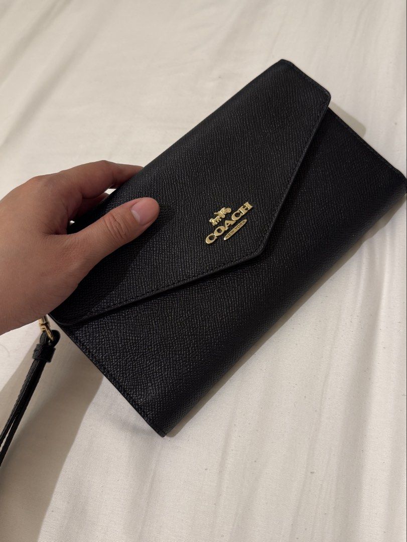 Coach Travel Wallet (Category: Luxury Bags & Wallets) located in San Pedro. Submitted by angelona123456 (Listing ID 1430760500, Image 1). Description: - Coach Travel Wallet - Black envelope design - Features wrist strap - Gold Coach logo - Ideal for travel and everyday use - With five card slots, inside zip coin pocket and slots perfect for passport and boarding pass - Item is good as new - RFS: Seldom used - Please make an offer if interested .