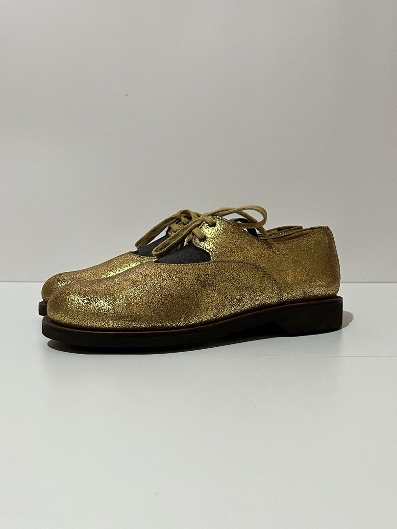 Comme des Garçons - Heschung - Glitter Gold - Shoes (Category: Flats & Sandals) located in Quezon. Submitted by _sprezzatura (Listing ID 1430741261, Image 3). Description: Comme des Garçons - Heschung - Glitter Gold - Shoes Size 4 women’s on tag (24cm) Excellent used condition No major issue Pair only No inclusions Note: Feel free to ask questions before purchasing.
