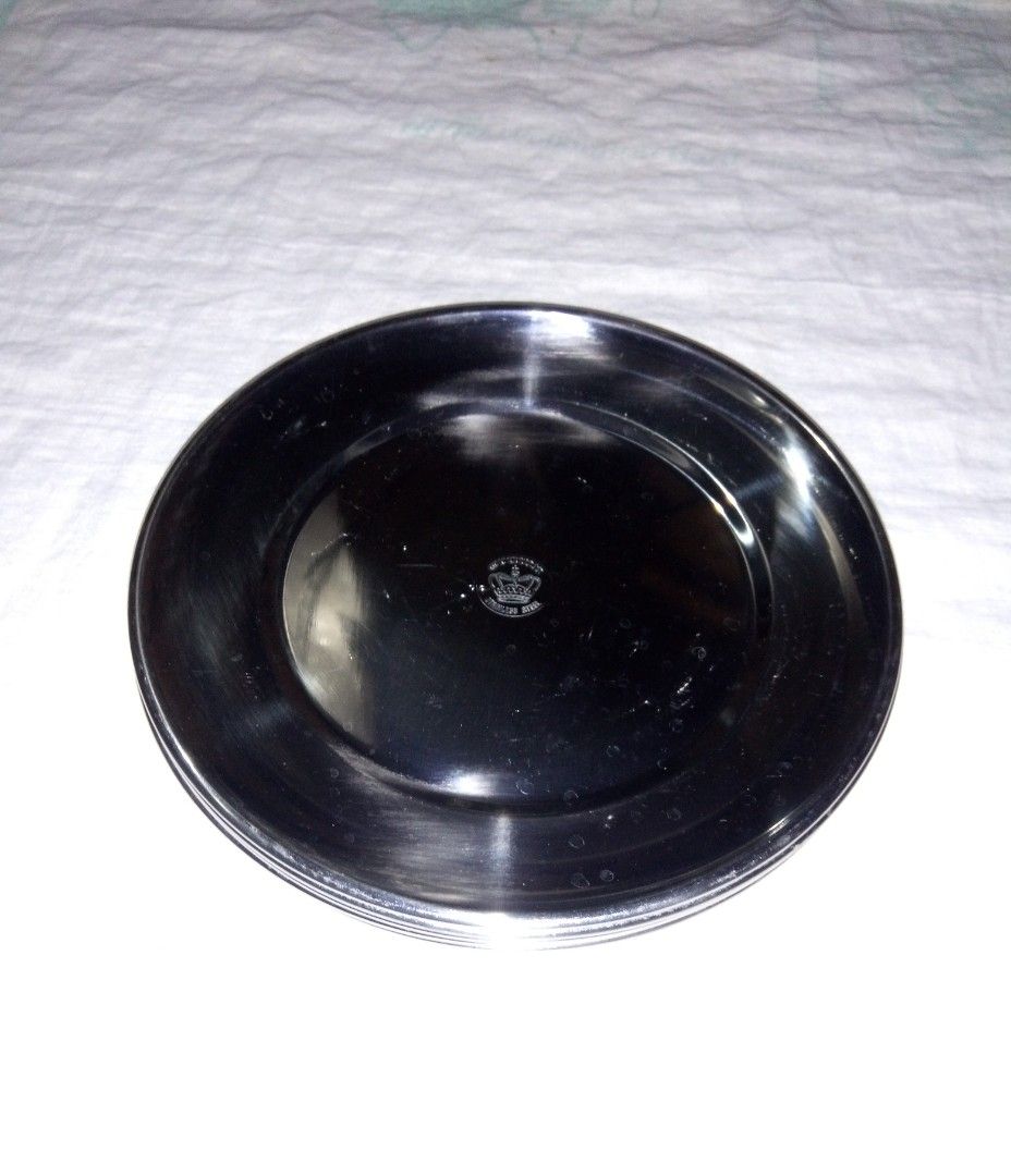 CROWN STAINLESS STEEL Plates (set) (Category: Other Kitchenware & Tableware) located in Quezon City. Submitted by iam_mijo (Listing ID 1430702794, Image 3). Description: ♥️ CROWN STAINLESS STEEL PLATES ♥️ Selling as set (5 plates) Brand: CROWN Brand New Good quality stainless Makapal Size: small Pwede pang gift Nahugasan lang dahil tinanggal yung barcode Never nagamit. Naitago lang. RFS: for medications MOP: GCASH or COP (Cash On Pick up) You may