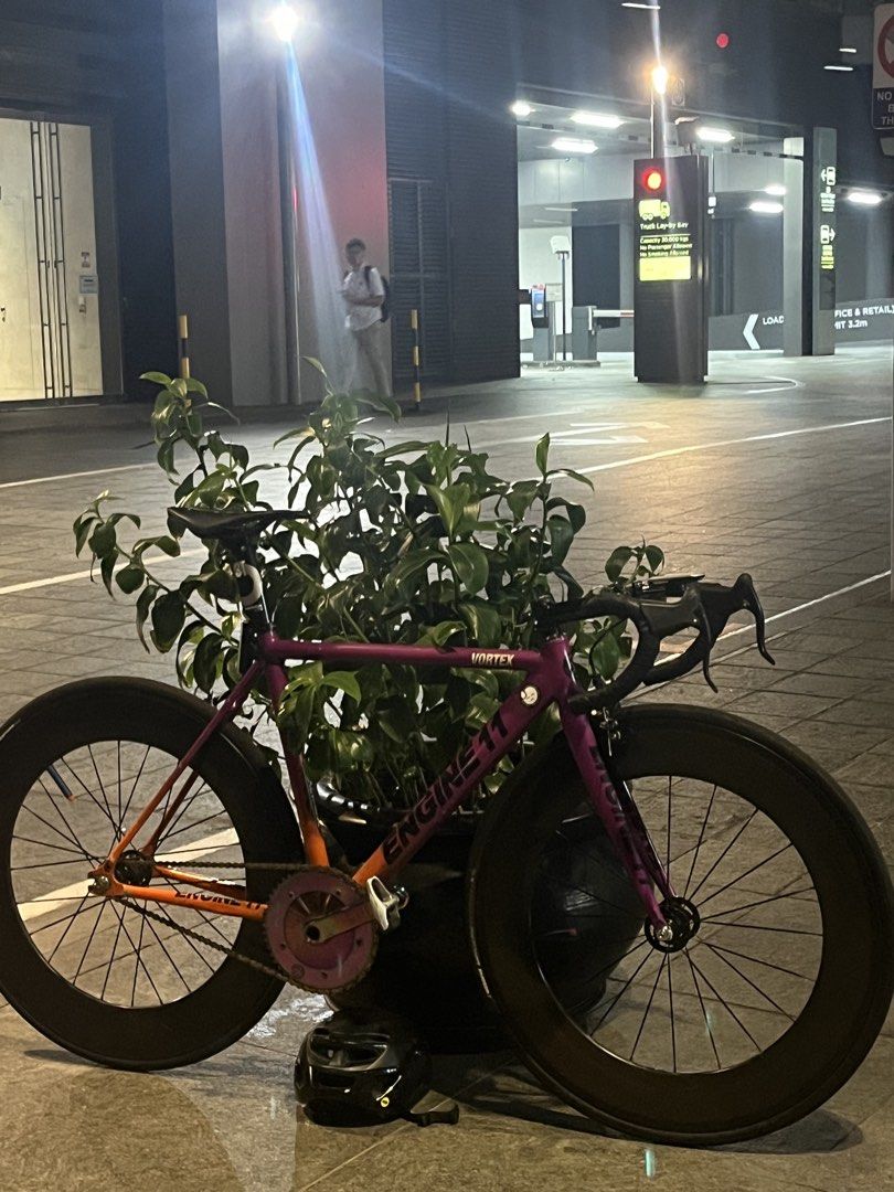 engine 11 vortex (Category: Bicycles) located in Singapore. Submitted by jhyb4 (Listing ID 1430749181, Image 5). Description: wtt wts kratozen cs carbon lace to nova enve riser or drops with hoods(u can choose) 3t sp or weapon sp carbon saddle shimano bb 3t stem (any question js ask no bs offers).