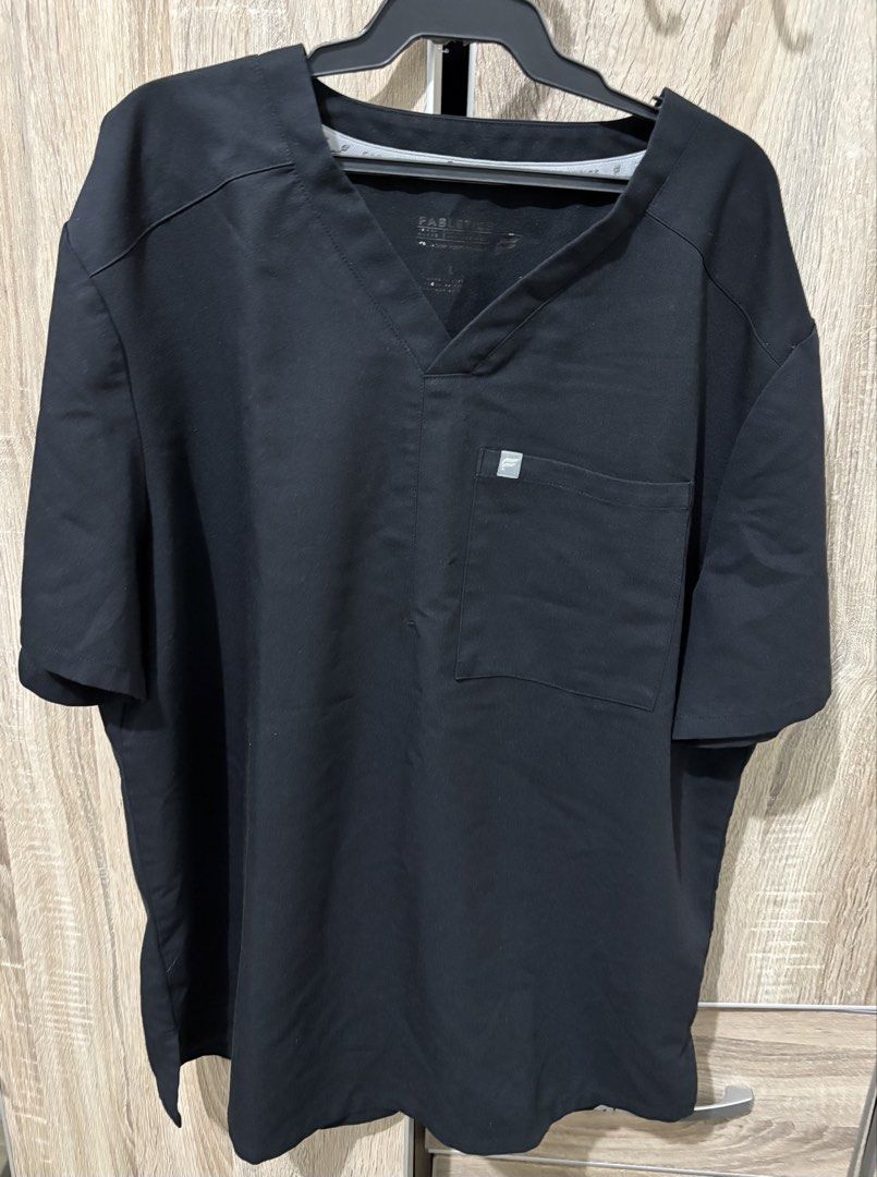 FABLETICS SCRUB SET MENS BLACK (Category: Sets & Coordinates) located in Manila. Submitted by primostuffs (Listing ID 1430784929, Image 1). Description: FOR SALE‼️‼️ FABLETICS MENS SCRUB BLACK “HELIX SCRUB TOP & ALL-SHIFT JOGGER PANTS” • Top - Large • Bottom - Large • No issue 💯 • 100% original from US 🇺🇸 You can base your measurements on the last photo. rfs: not using it anymore.