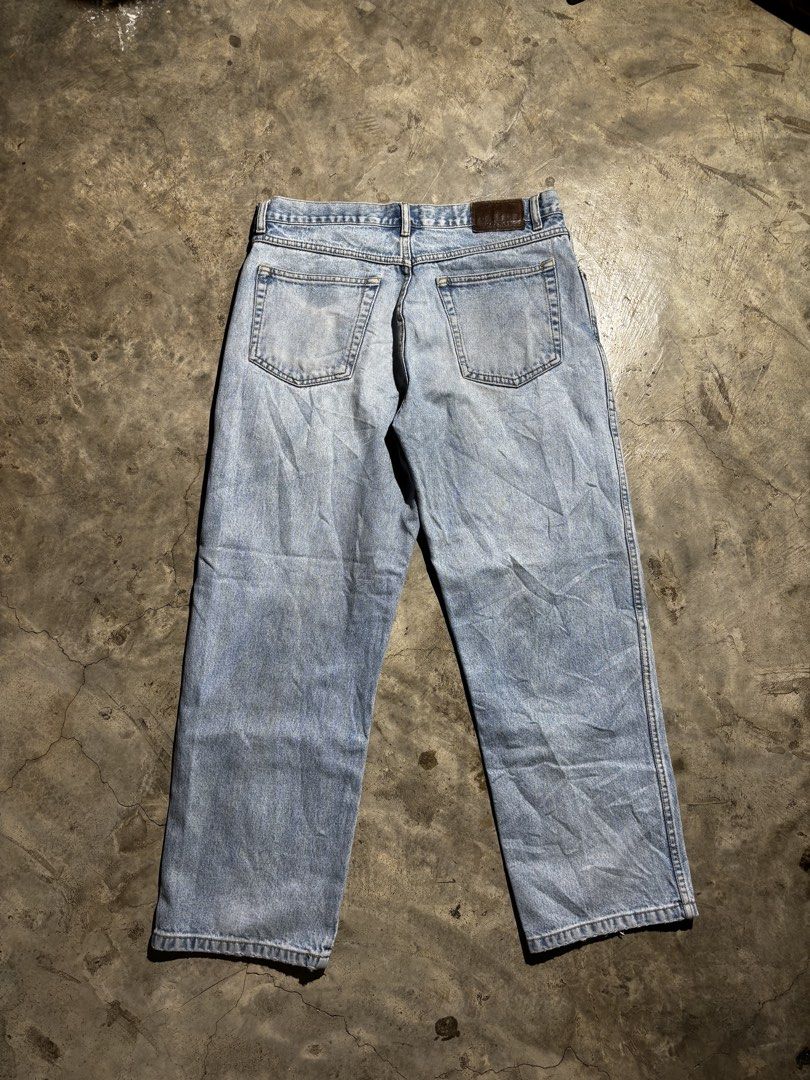 Falls Creek Light Wash Jeans (Category: Jeans) located in Paranaque City. Submitted by coveredtags (Listing ID 1430704269, Image 3). Description: 40L 34 waist 9leg opening Hole sa part ng front pocket.