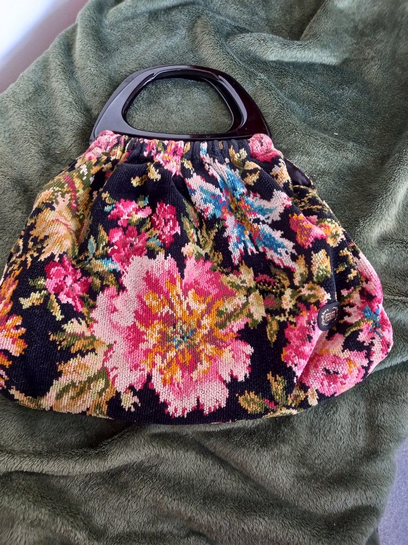 Feiler Floral Handbag (Category: Tote Bags) located in Tuguegarao City. Submitted by zenphoenix-7ad615 (Listing ID 1430738425, Image 2). Description: Elegant Feiler handbag featuring a vibrant floral pattern. It has a black handle and a black interior. The bag is adorned with a colorful floral design. The brand name is visible on the interior label. A small Feiler logo is also present on the exterior..