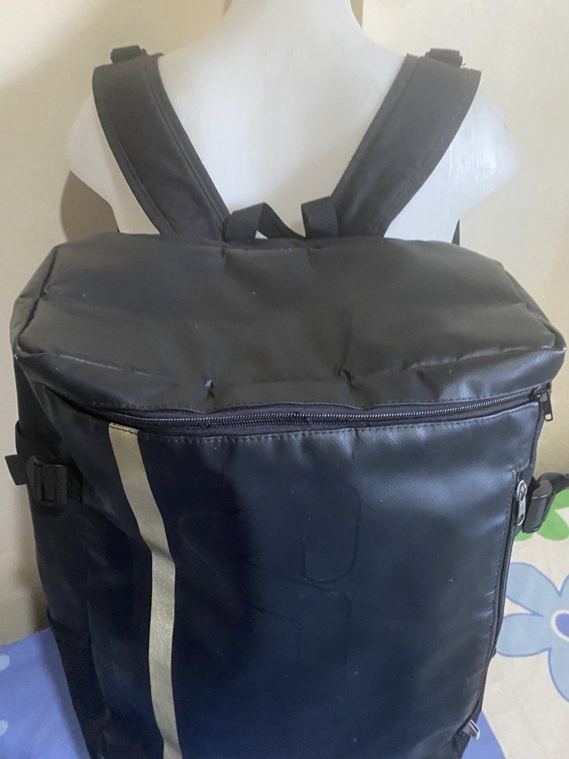 Fila Backpack (Category: Backpacks) located in Cavite. Submitted by yhannashoppe_08 (Listing ID 1278163383, Image 2). Description: Preloved Fila Backpack From japan (original price: Php 4,000 pesos) zipper lng po mejo mtigas pwede nyo po ipagawa/papalitan Best png hiking or out of town mdami mllagay ☺️ plus shipping fee .