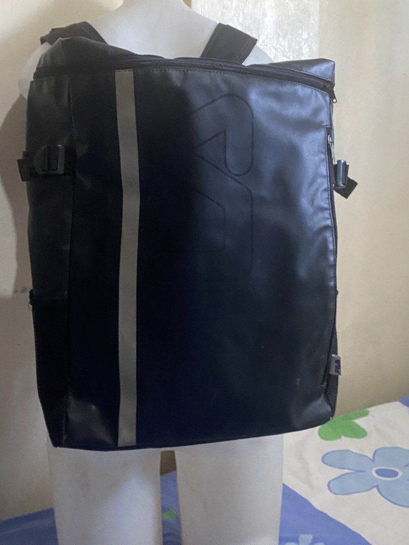 Fila Backpack (Category: Backpacks) located in Cavite. Submitted by yhannashoppe_08 (Listing ID 1278163383, Image 1). Description: Preloved Fila Backpack From japan (original price: Php 4,000 pesos) zipper lng po mejo mtigas pwede nyo po ipagawa/papalitan Best png hiking or out of town mdami mllagay ☺️ plus shipping fee .