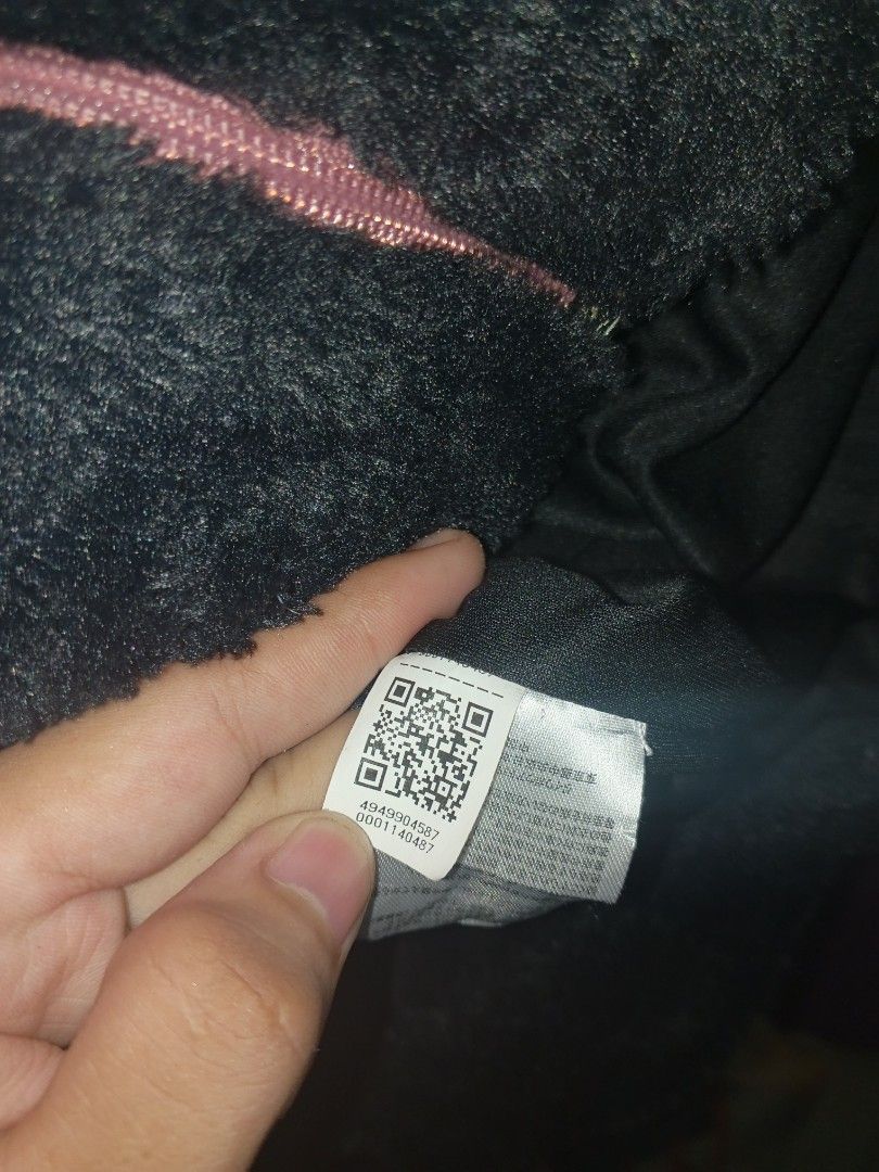 Fila fleece jacket (Category: Coats, Jackets and Outerwear) located in Manila. Submitted by wesleycomad21 (Listing ID 1430733867, Image 3). Description: .