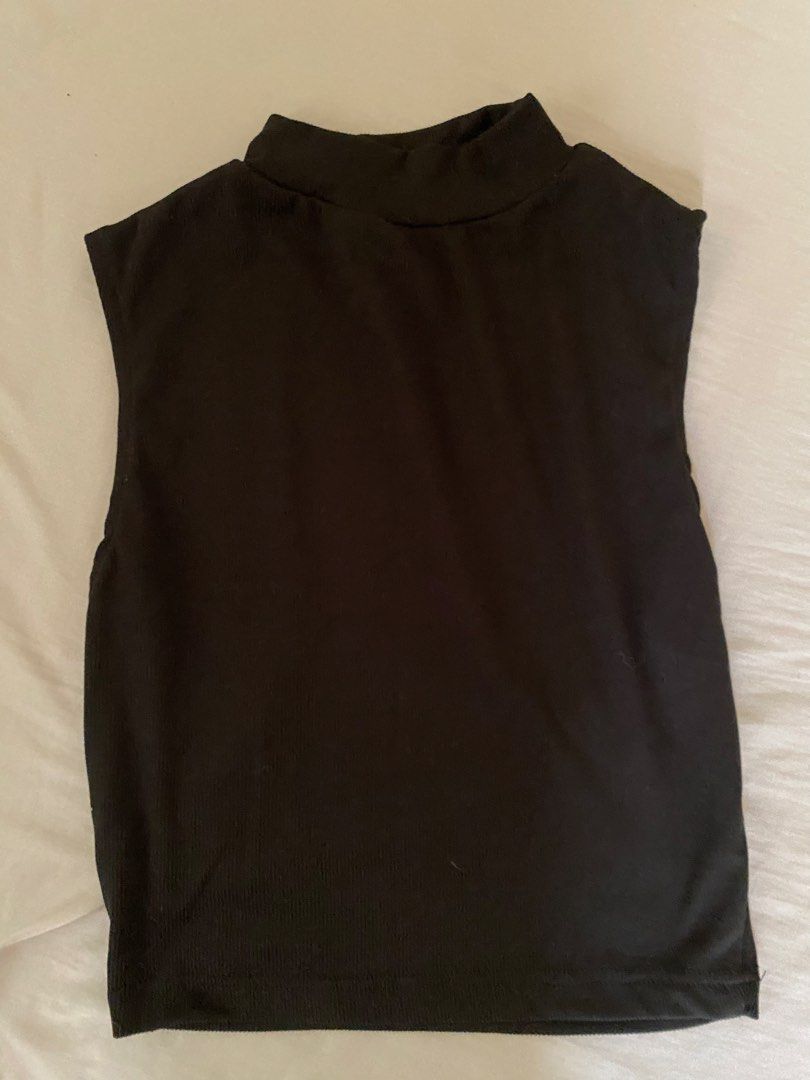 Forever 21 Black Sleeveless Top (Category: Sleeveless) located in Bacolor. Submitted by gavsclutter (Listing ID 1430629209, Image 1). Description: Worn once. Turtleneck sleeveless top. In good condition. Rfs: declutterring stuff.