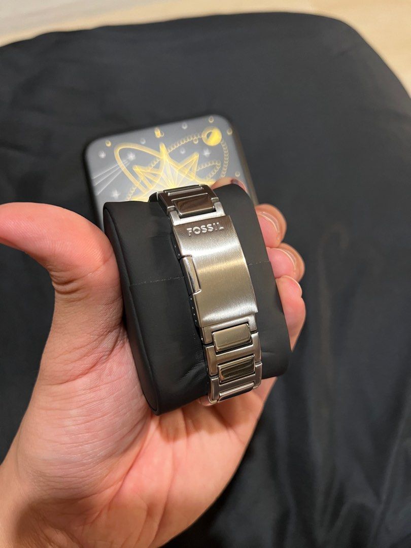 Fossil everett (Category: Watches) located in Shah Alam. Submitted by shahrezarafi (Listing ID 1430749517, Image 3). Description: Brand new Tak pernah pakai .