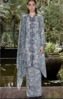 (Category: ) located in . Submitted by zr_wardrobe (Listing ID 1430602896, Image 1). Description: .